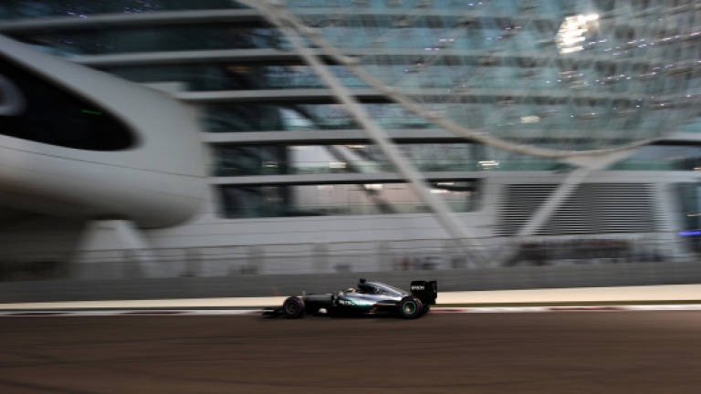 Rosberg, Hamilton primed for desert duel