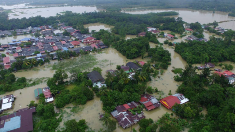 Floods worsen in Kelantan, over 8,000 moved to relief centres