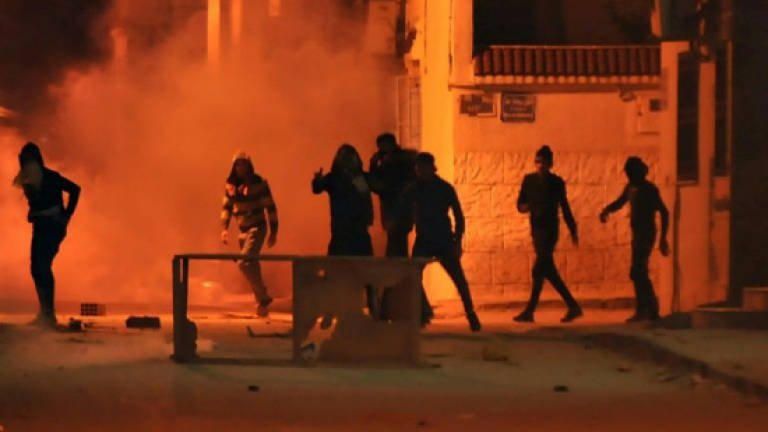 Third night of unrest in Tunisia as hundreds arrested (Updated)