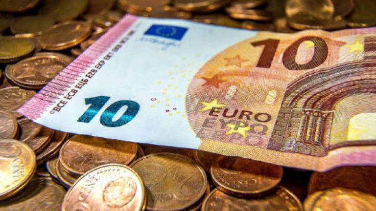 Euro scales 3-year dollar pinnacle on German deal hopes