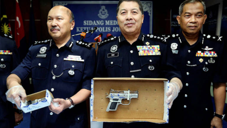 Johor police cripple armed robbery gang