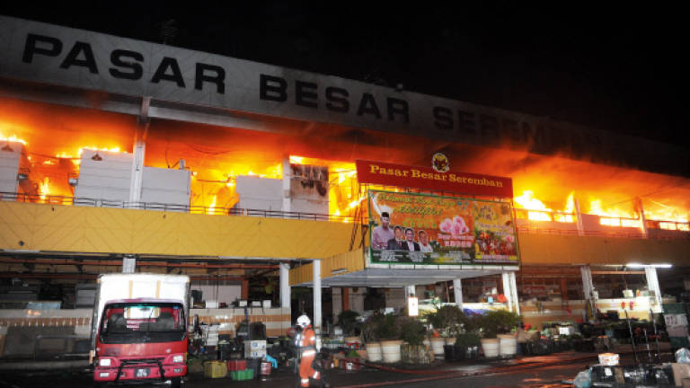 Fire destroys most of upper floor of Seremban market (Video)