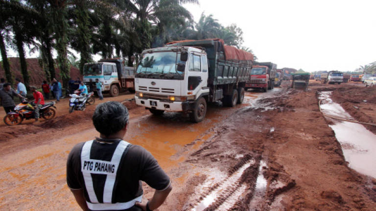 Lorries transporting bauxite during moratorium: JPJ