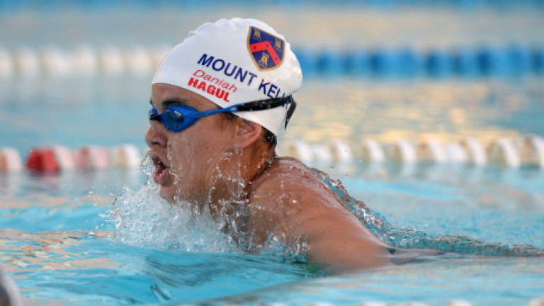 Female swimmer challenges Libyan taboos