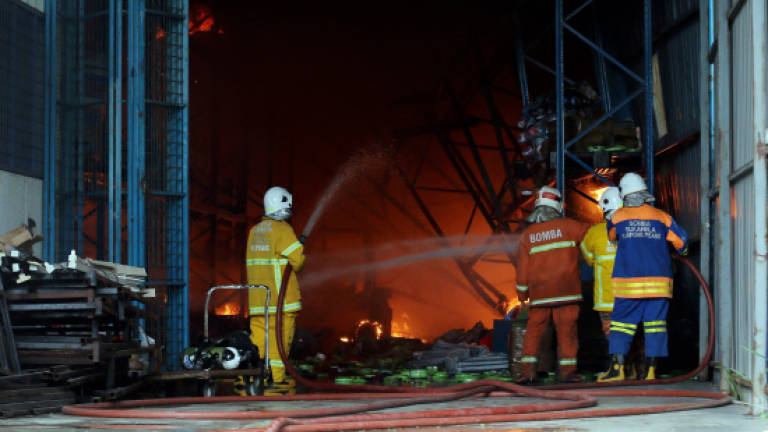 Fire destroys three factories in Penang (Updated)