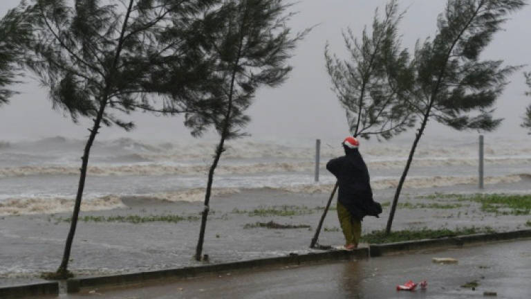 27 dead as Typhoon Damrey batters Vietnam (Updated)