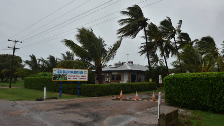Cyclone Debbie: Tourists stranded, power outages, 'war zone' cities