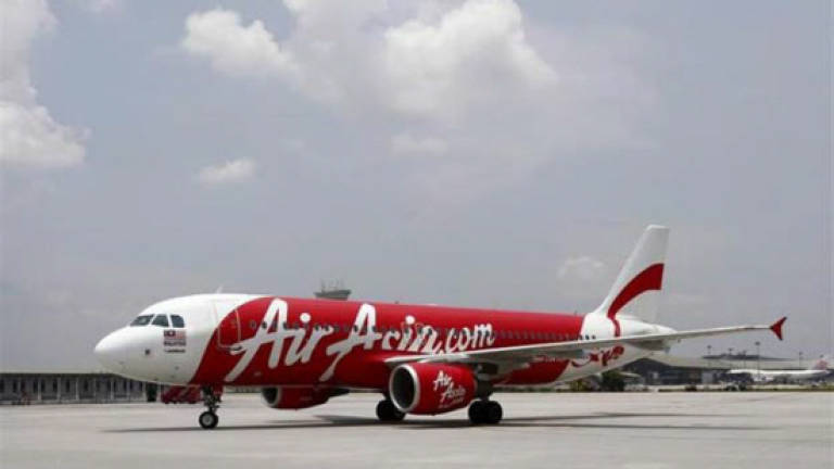 (Video) AirAsia plane 'shaking like washing machine' enroute to Malaysia returns to Australia