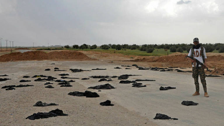 Route to Raqa dotted with discarded veils, burned cars