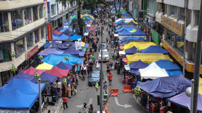 Syndicate choking traders up to RM28k for a bazaar spot