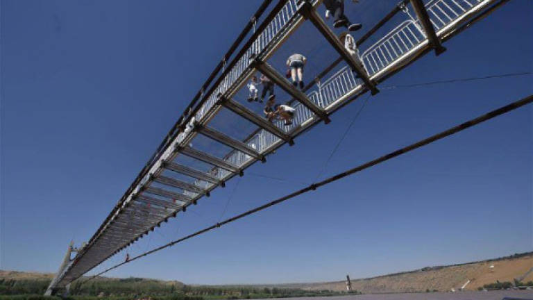 First glass bridge over the Yellow River