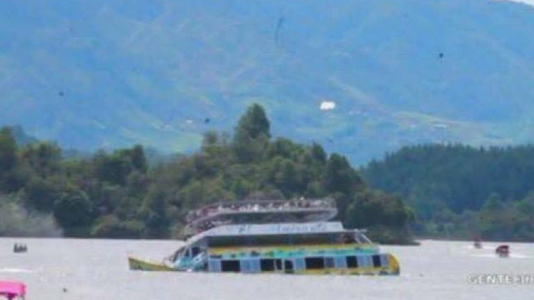 (Video) Nine dead, 28 missing in Colombia tourist boat sinking