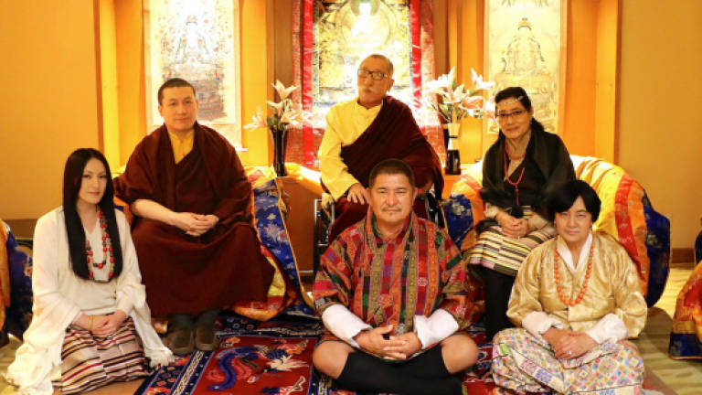Top Tibetan lama abandons monkhood to marry old friend