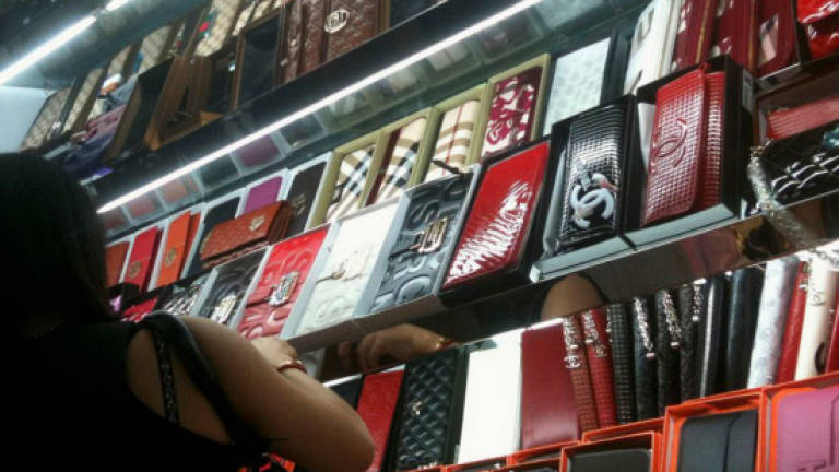 Counterfeit bags of various brands worth 12k seized