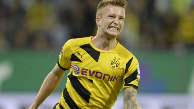 Dortmund resist urge to rush Reus back at Real