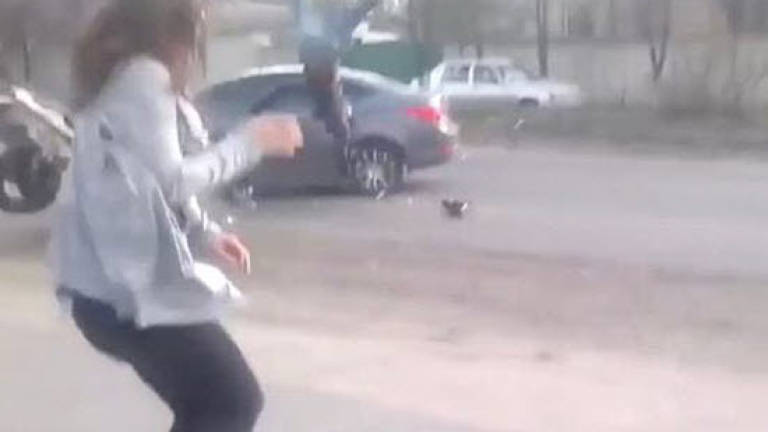 (Video) Twerking woman causes major collision