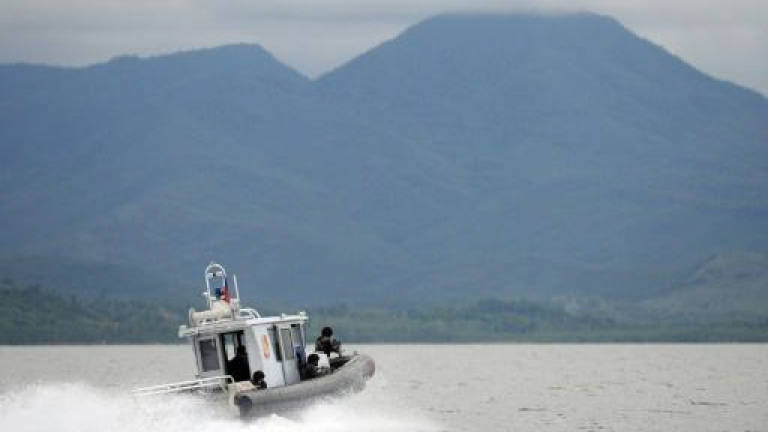 Two Vietnamese fishermen dead in Philippine navy chase