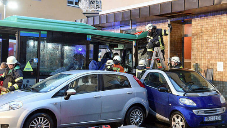 48 injured in German school bus crash: Police