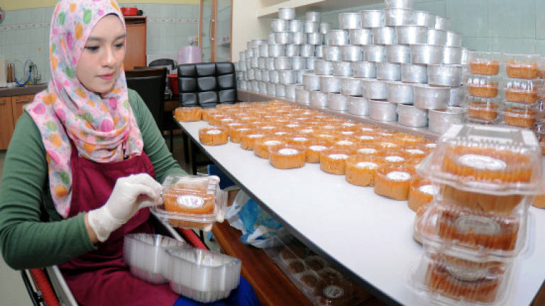 Malay kuih bakul maker wants to have own factory