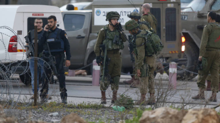 Israeli forces shoot Palestinian gunman dead during arrest