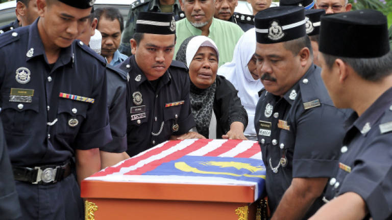 Hero cop killed in Mabul attack buried with full honours