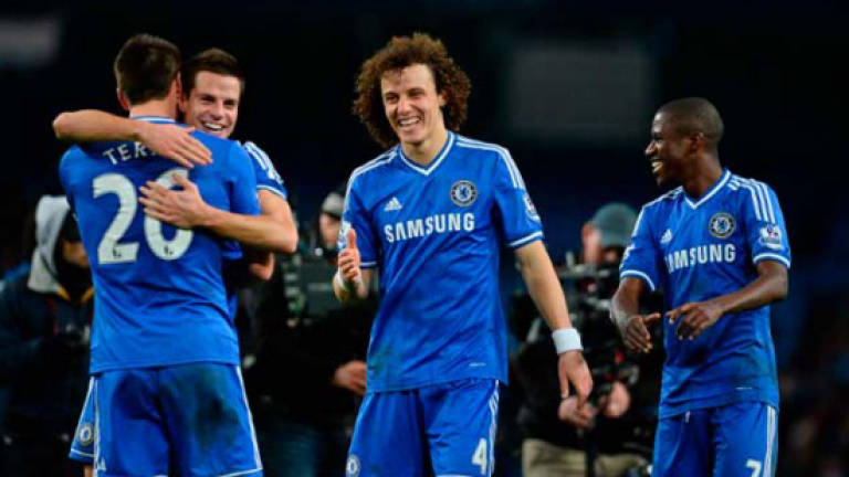 Chelsea look to bounce back against ailing champions