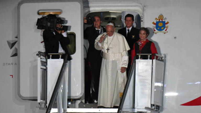 Pope leaves Colombia with prayers for peace