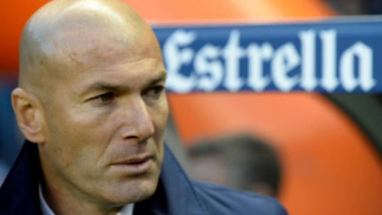 Football legend Zidane urges French to snub Le Pen at polls