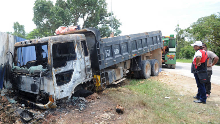 Another victim in car-lorry collision dies
