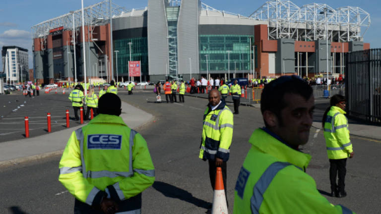 Man Utd blame contractor for fake bomb 'fiasco'