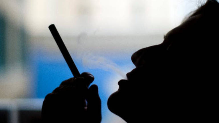 E-cigs popular with teens, but few are regular users