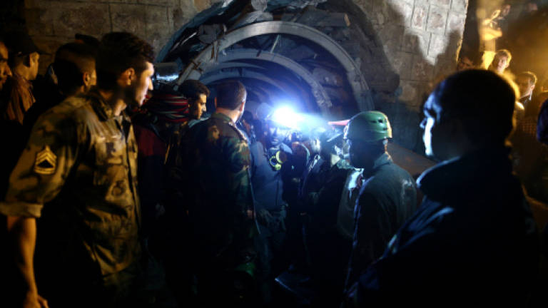Hopes fade for Iran miners after 26 die in failed rescue bid (Updated)
