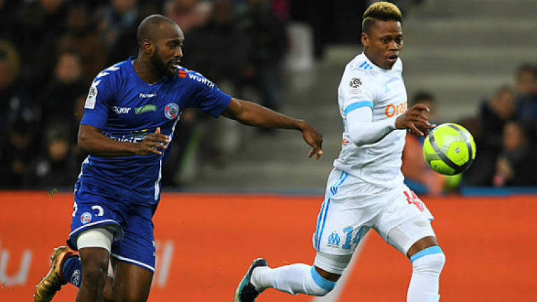 Subs strike late to send Marseille second