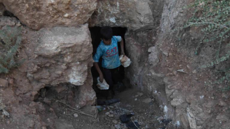 Fearing attacks from above, Syrians in Idlib head underground