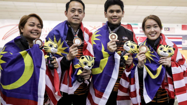 Malaysia grab gold, silver in mixed pairs