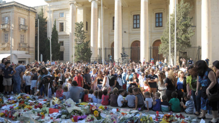 Malta holds mass for slain journalist