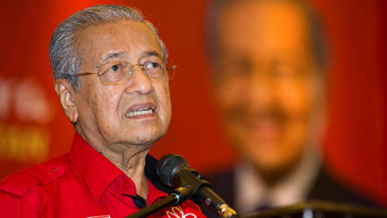 Mahathir criticises civil servants who refuse to accept democratic principles