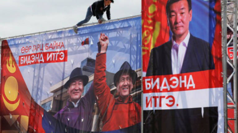 Weary Mongolians vote after 'dark' campaigns