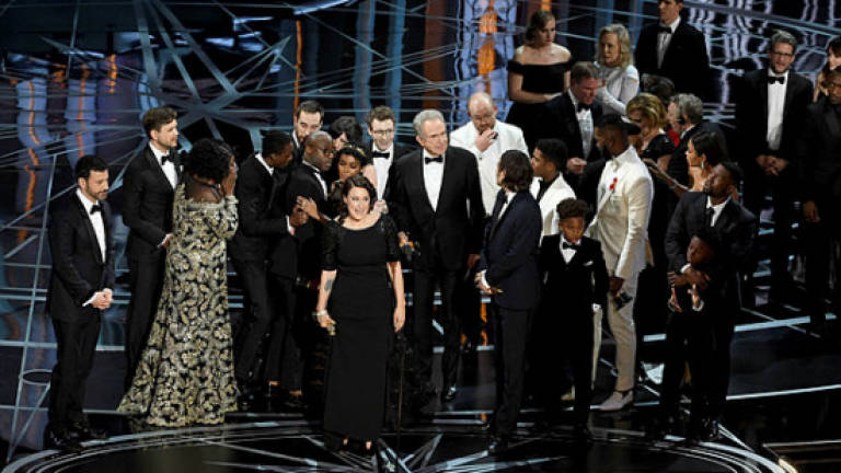 'Moonlight' wins best picture as Oscars ends in chaos