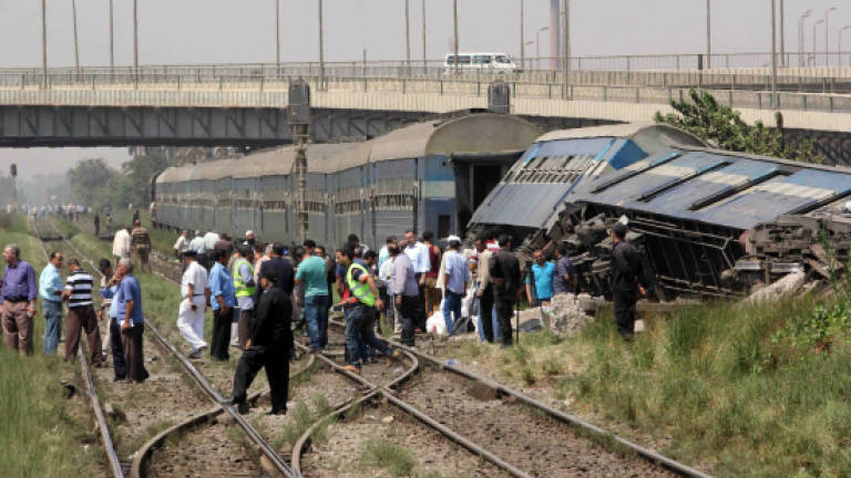 27 dead in Egypt bus, train accidents before holiday