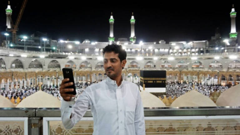 In smartphone age, the hajj is for sharing