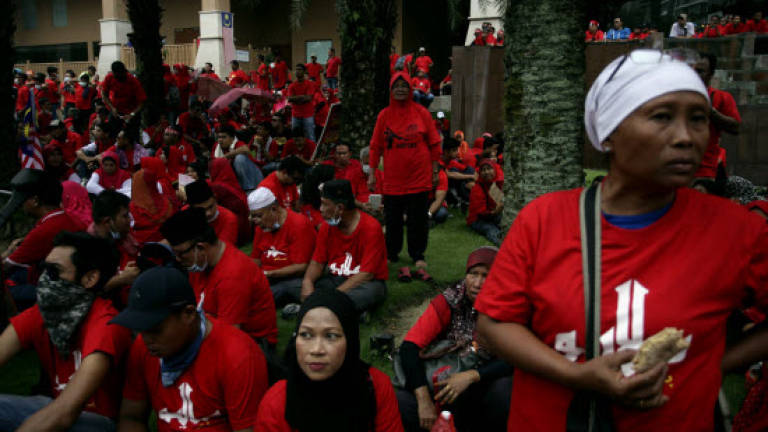 Live updates: Red shirt rally