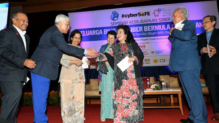 Parents should educate, supervise children using internet: Rosmah