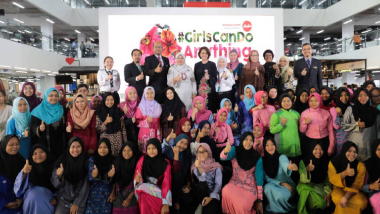 84 underprivileged girls meet AirAsia's female pilots and aircraft engineers