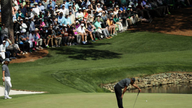 Woods one-over in 'awesome' return to Augusta National