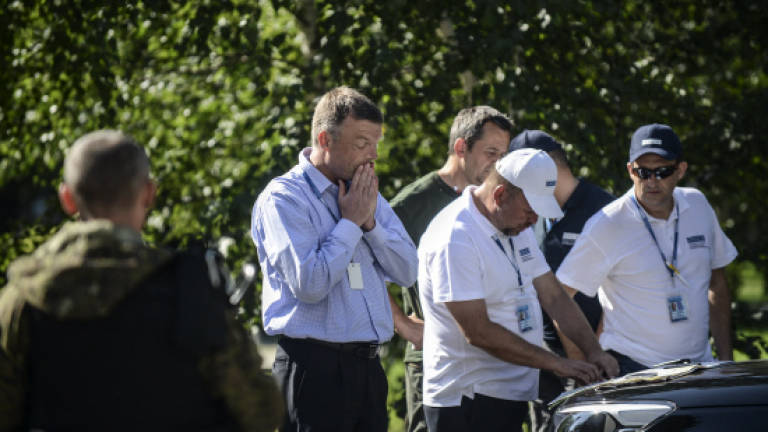 Dutch, Australian experts attempt to reach Ukraine crash site