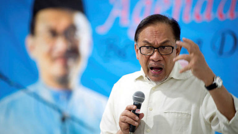 Anwar seeks Gobind's help to improve internet connectivity in PD
