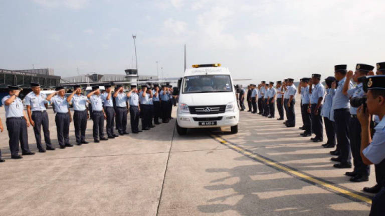 Body of fallen pilot arrives at Subang air base