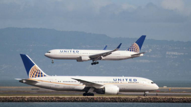 United to offer passengers up to US$10,000 to surrender seats