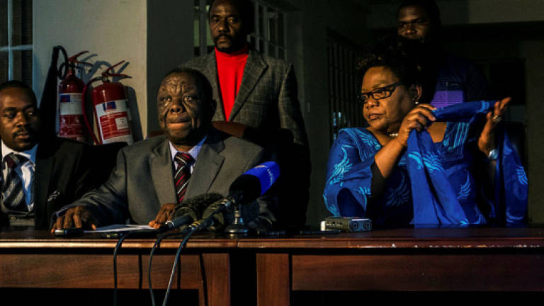 Anti-Mugabe election coalition takes shape in Zimbabwe